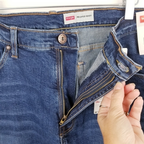 Wrangler Relaxed Boot Jeans NWT size 36x29 - Picture 8 of 10